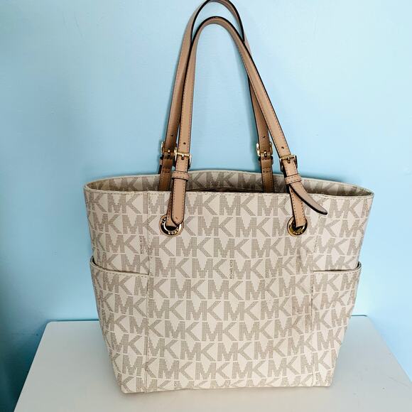 Michael Kors Jet Set Signature Tote in Vanilla - Picture 3 of 8